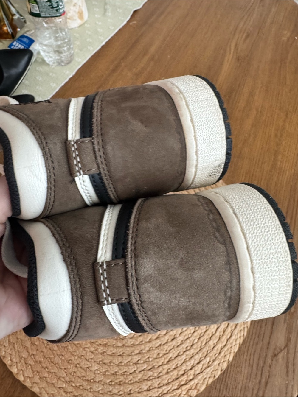 Jordan 1 Retro Dark Mocha - Picture 8 of 11